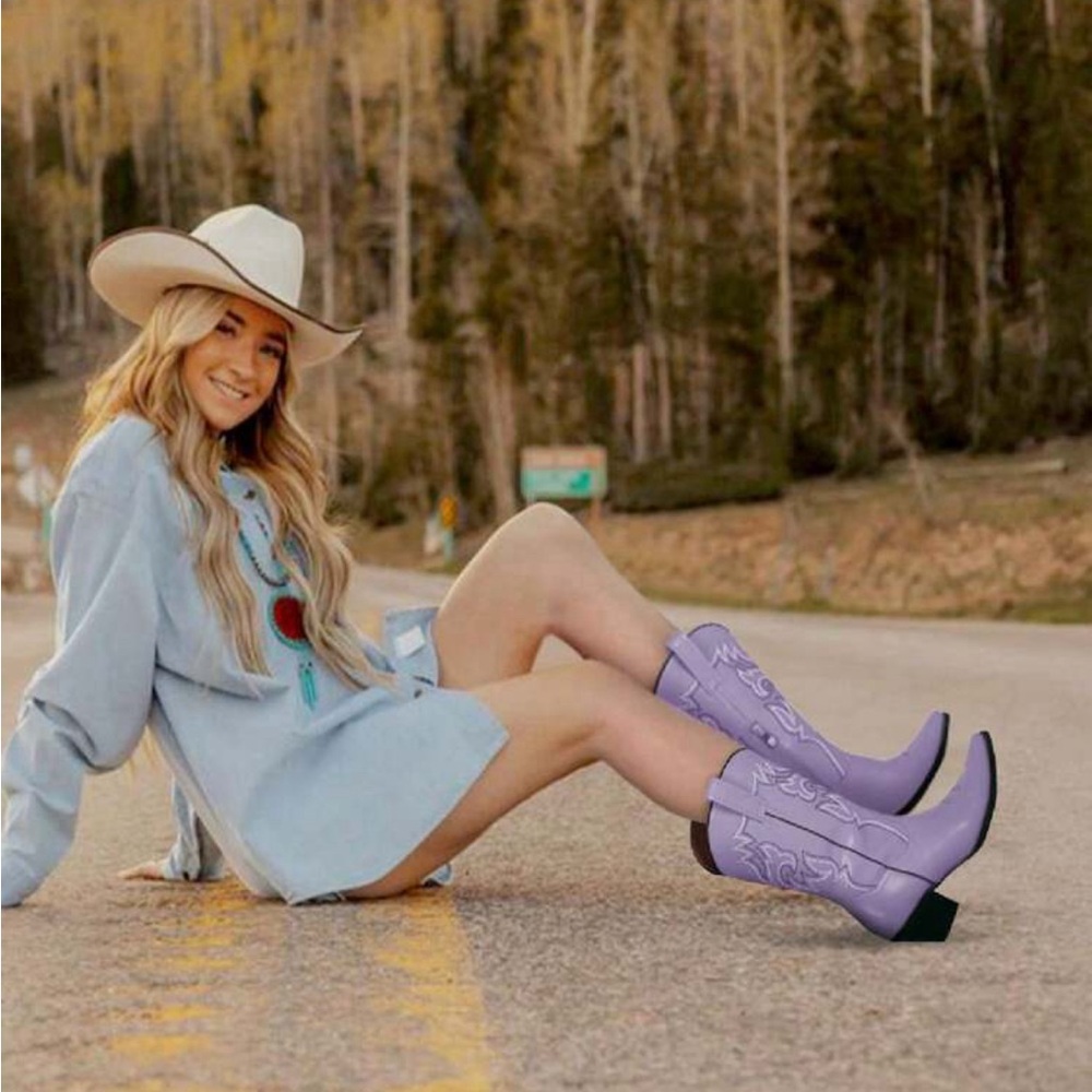Gorgeous Brand new! Purple Lilac Embroidery Cowboy Boots 8.5